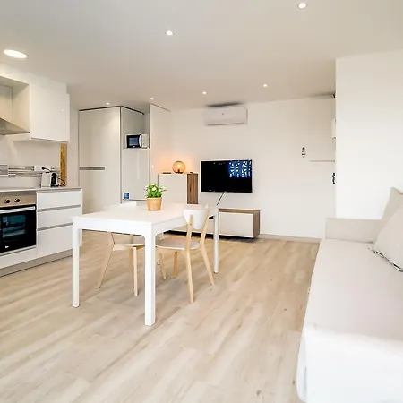 Apartment Hauzify I Rosa Dels Vents *